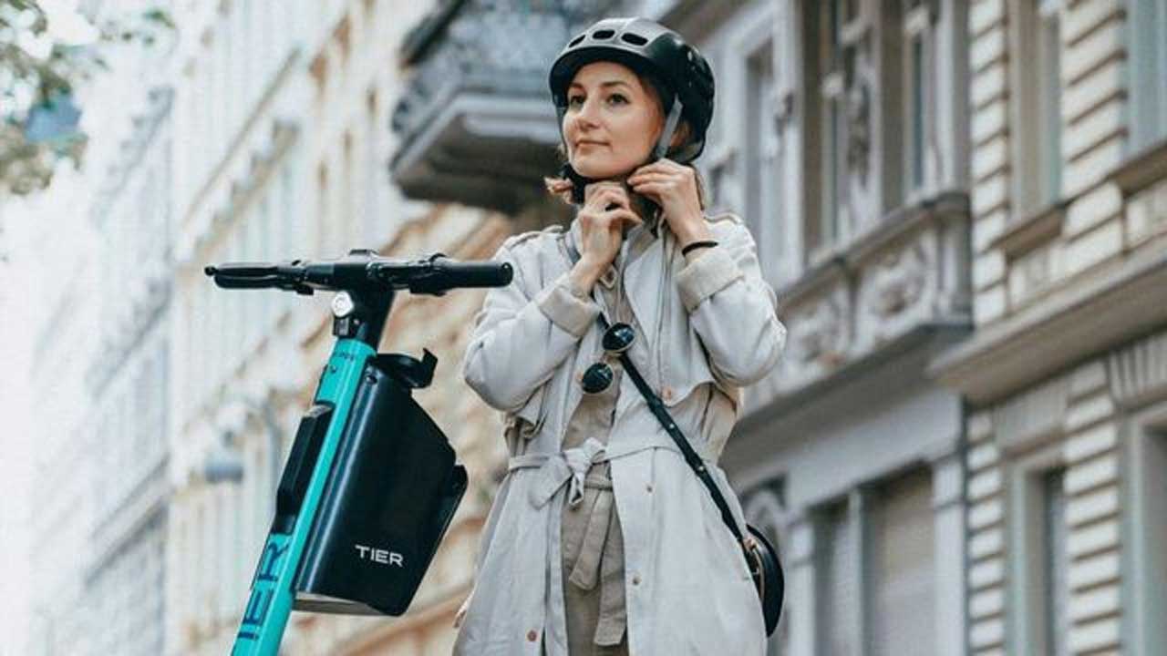 У Парижі заборонять електричні скутери