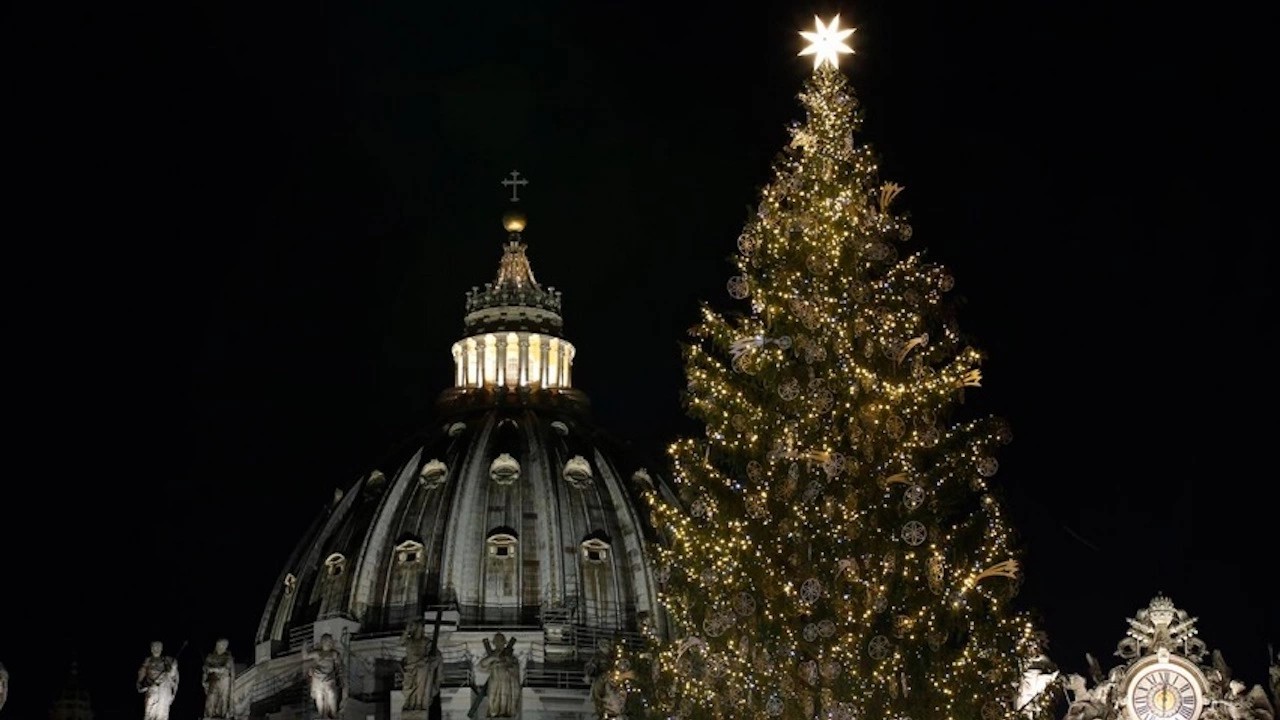 Скандал із різдвяною ялинкою у Ватикані