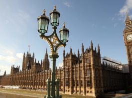 Під британським парламентом виявлено залишки середньовічної стіни