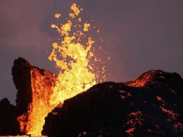 Найбільший у світі діючий вулкан Мауна-Лоа на Гаваях почав вивергатися