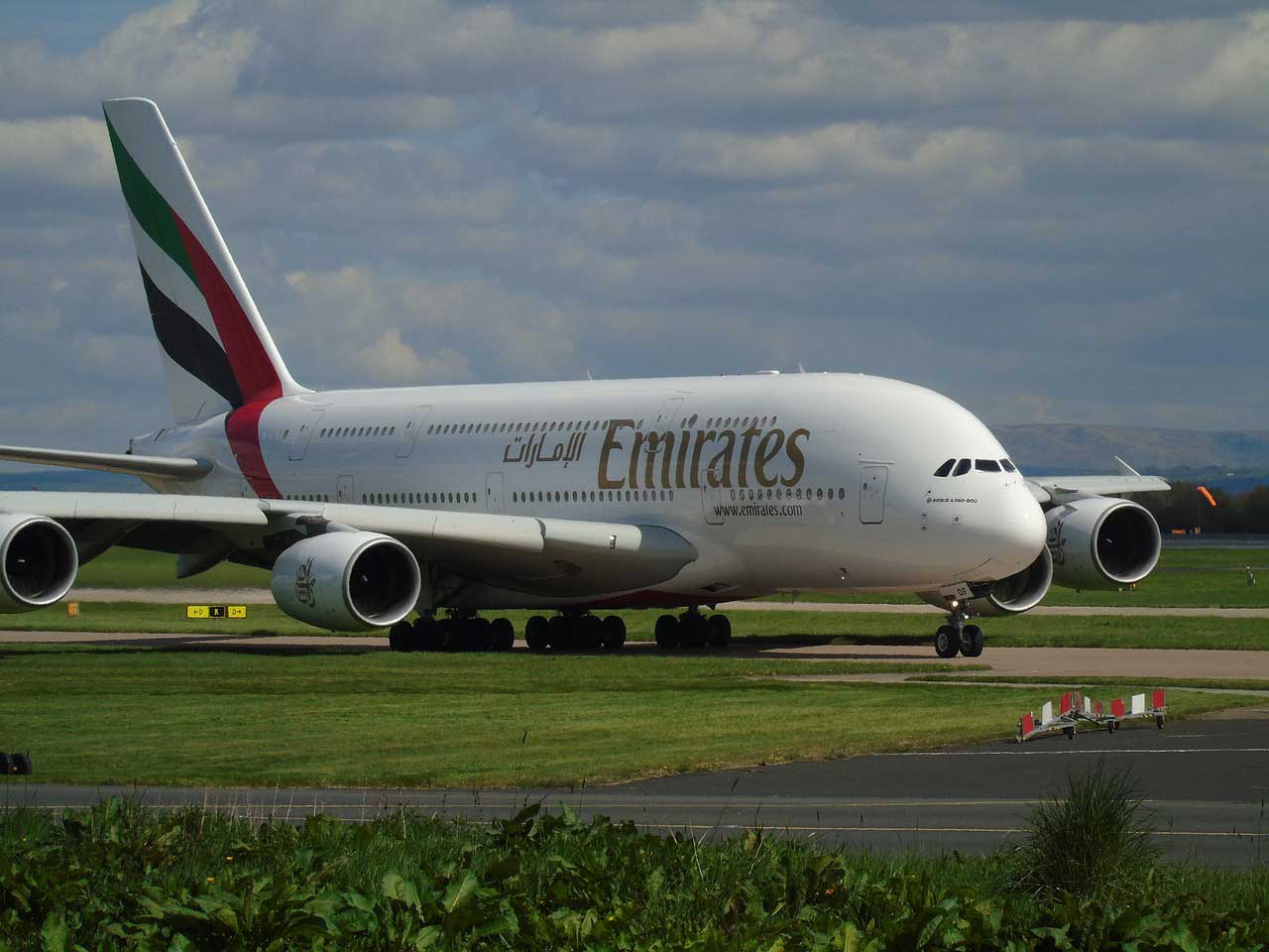 Emirates попередила пасажирів про суворі перевірки ручної поклажі