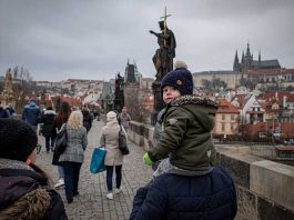 Російських туристів у Європі хочуть замінити американцями