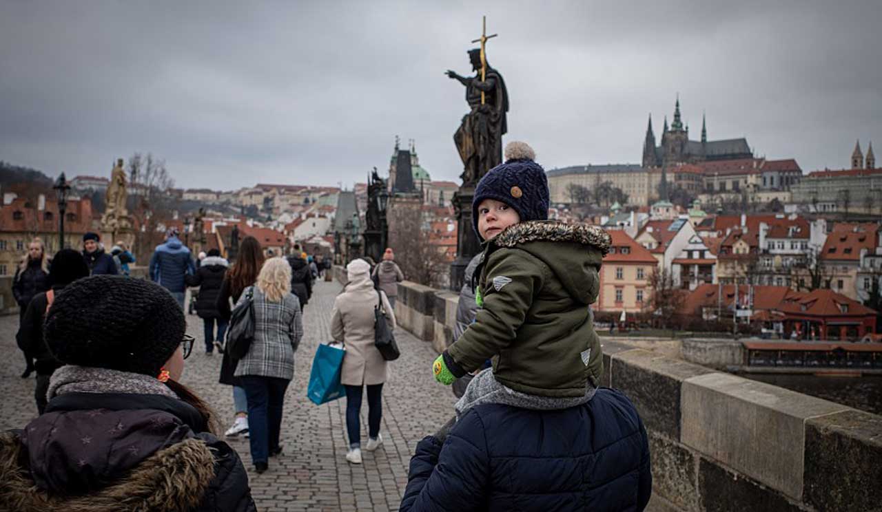 Російських туристів у Європі хочуть замінити американцями