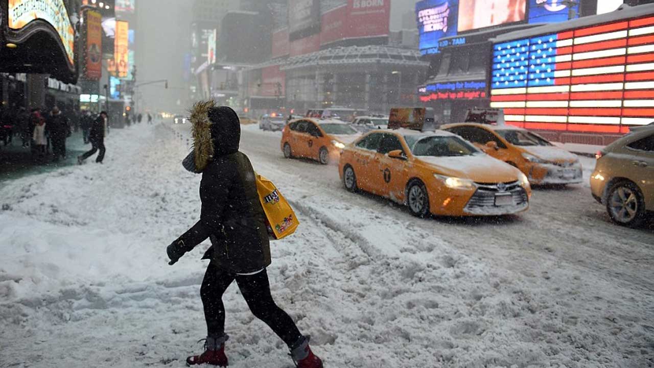 Сніговий шторм у США: десятки загиблих, тисячі скасованих авіарейсів