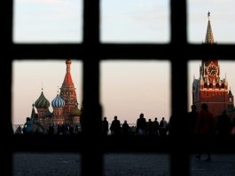 Потік іноземних туристів до Росії за 2022 рік впав у два рази