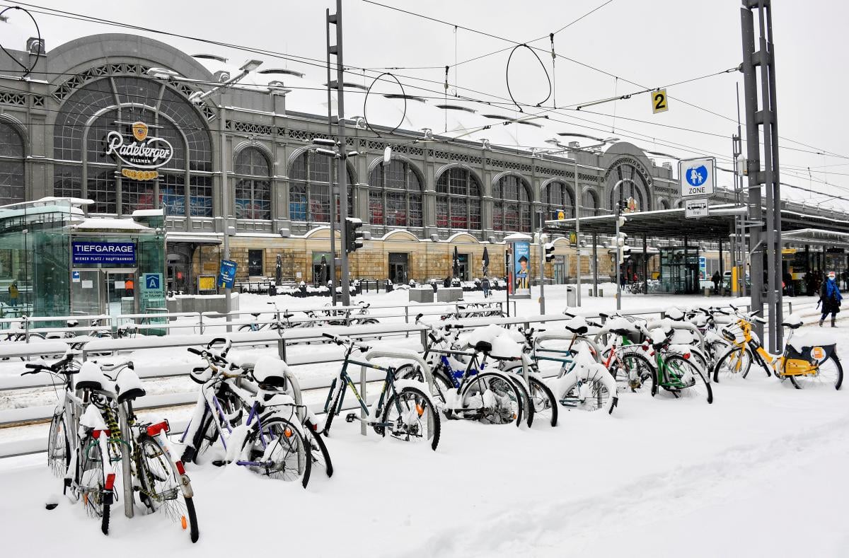 Снігопад у Європі: туристів, які збираються на Різдво до Європи, закликали бути готовими до сильних морозів