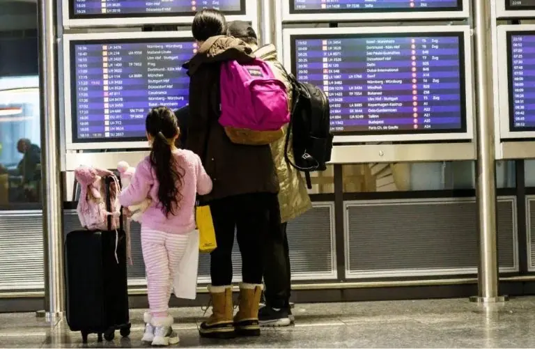 Strikes at the UK border threaten Christmas travel chaos and flight cancellations