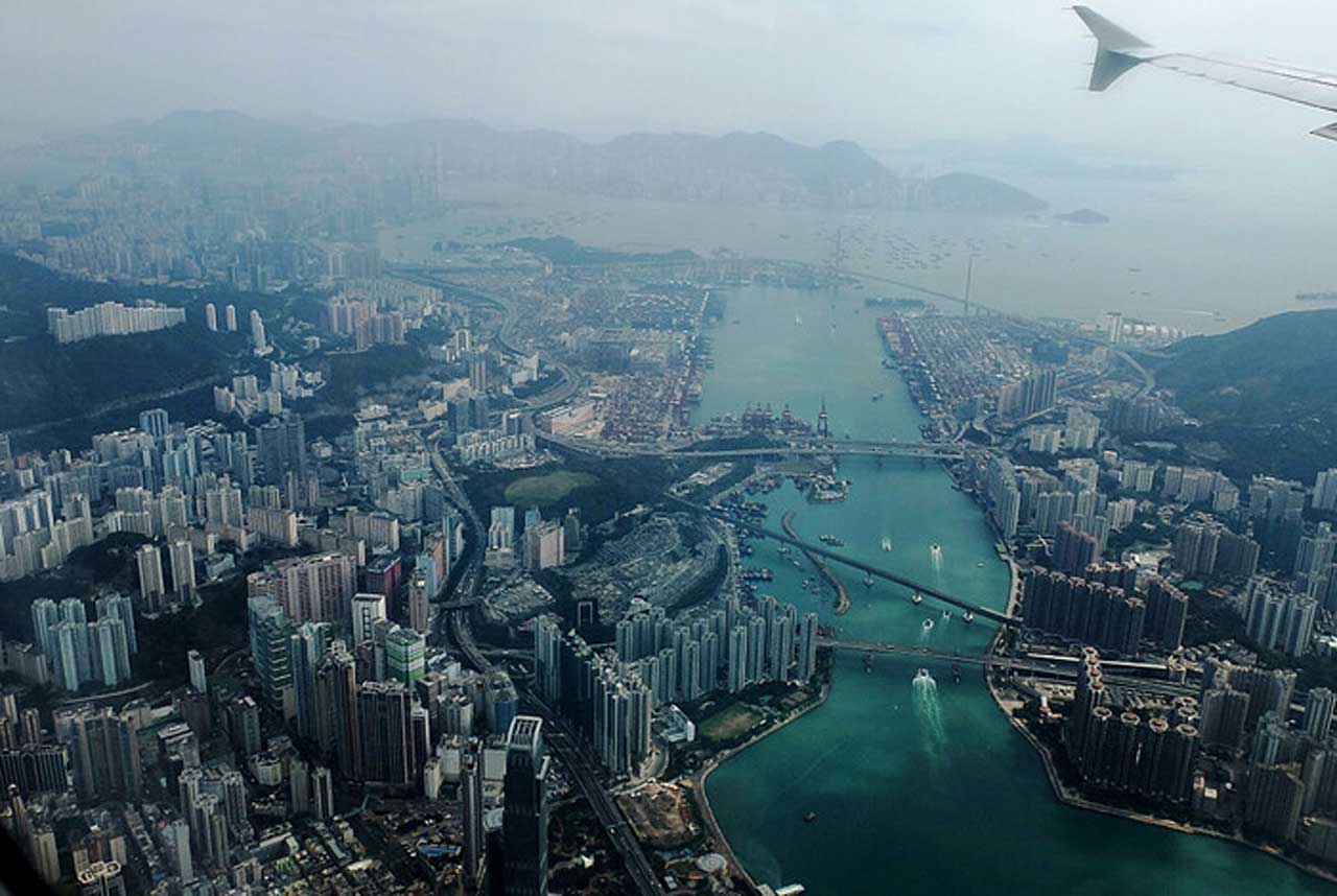 У Гонконгу екстрено сів літак із палаючим двигуном