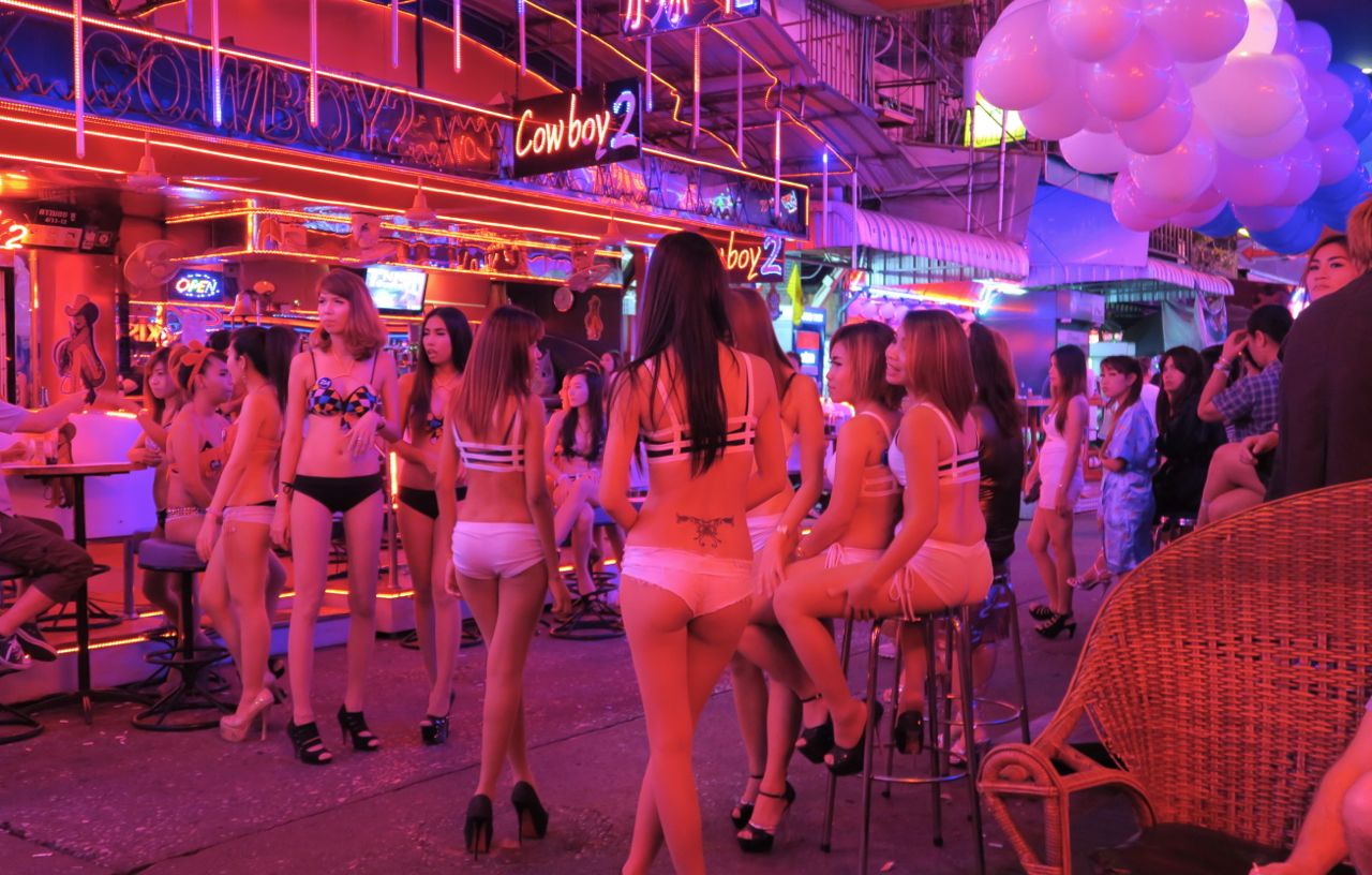 Мінтуризму Таїланду: Необхідно продовжити години роботи нічних клубів та ресторанів хоча б на Пхукеті
