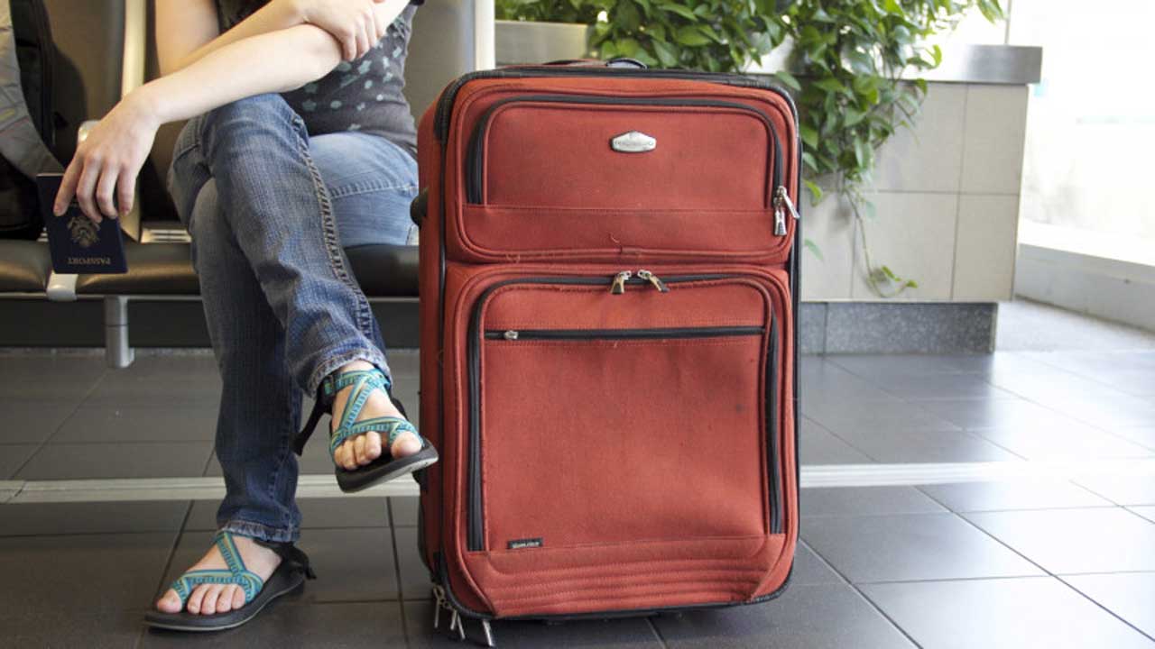 Експерт розповіла, як не втратити багаж та документи у поїздці