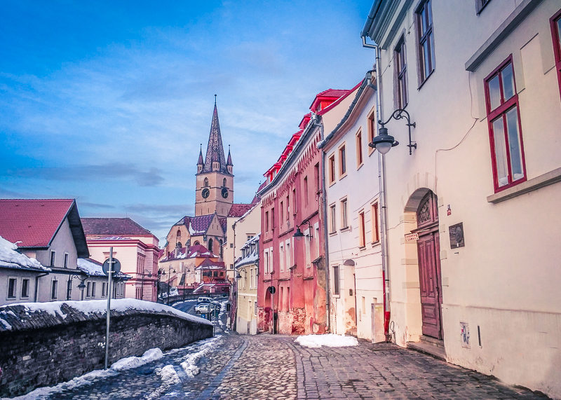 Названо три чарівні зимові напрямки для туристів у Європі, які дивують приємними цінами
