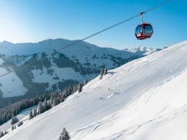 В Австрії знайшли десятьох лижників, яких вже встигли "поховати" під лавиною