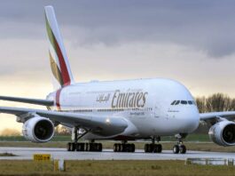 Переповнений літак Emirates здійснив 14-годинний політ у нікуди
