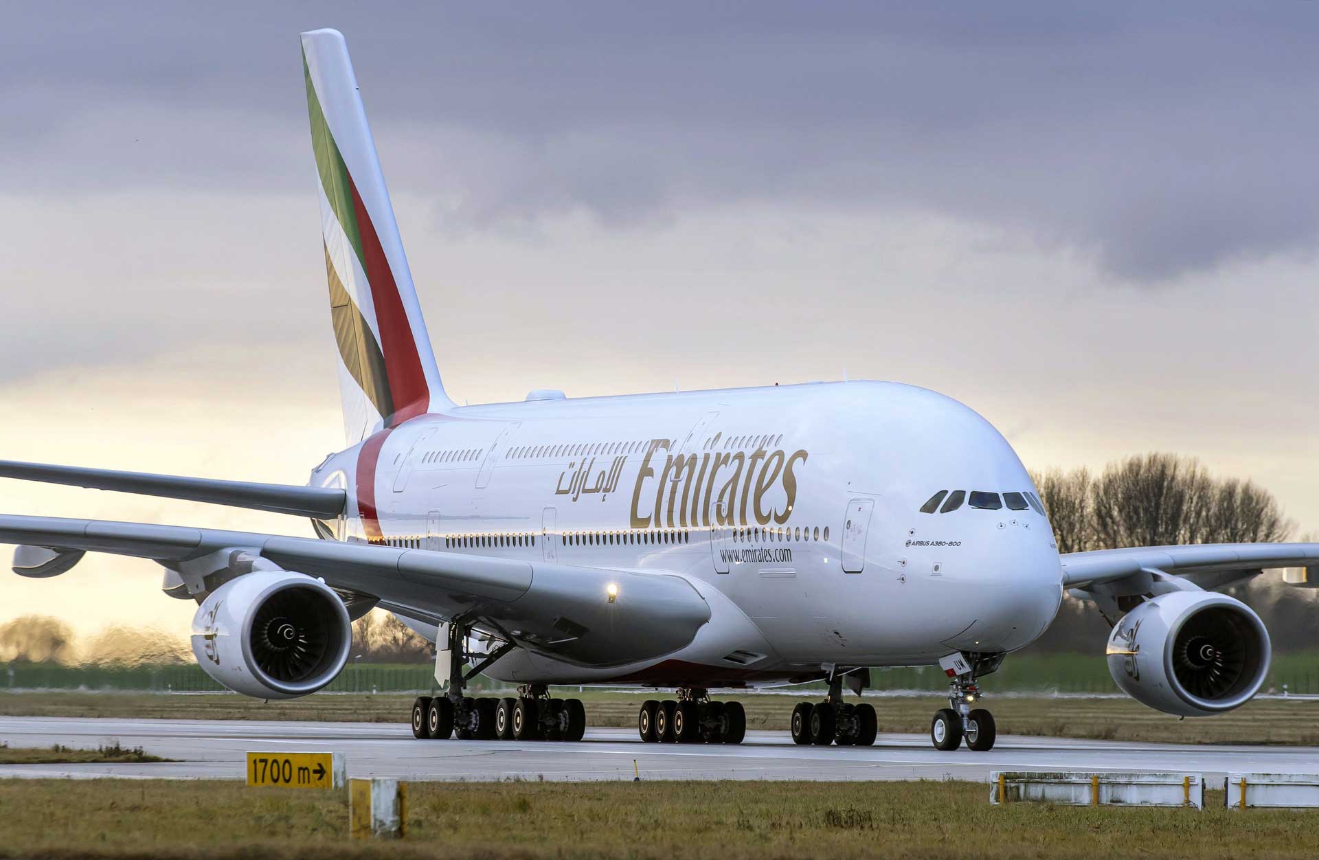 Переповнений літак Emirates здійснив 14-годинний політ у нікуди
