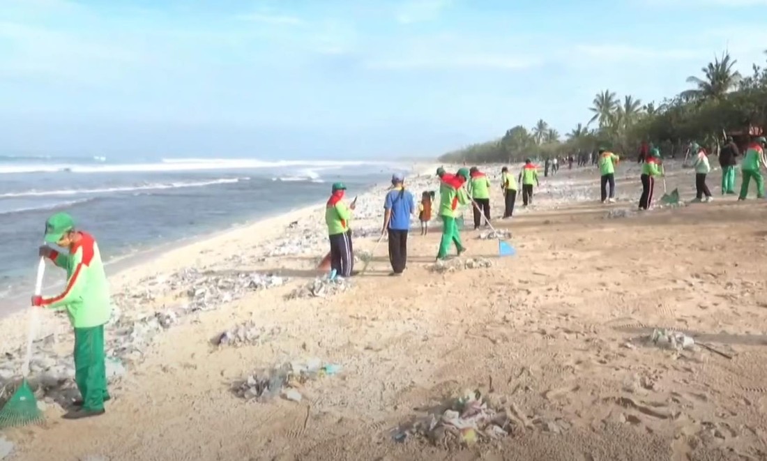 На Балі пляжі затопило горами сміття: туристи шоковані апокаліптичним видом