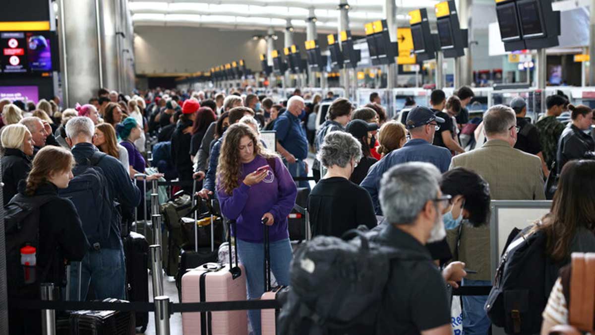 У лондонському аеропорту Хітроу застрягли тисячі пасажирів