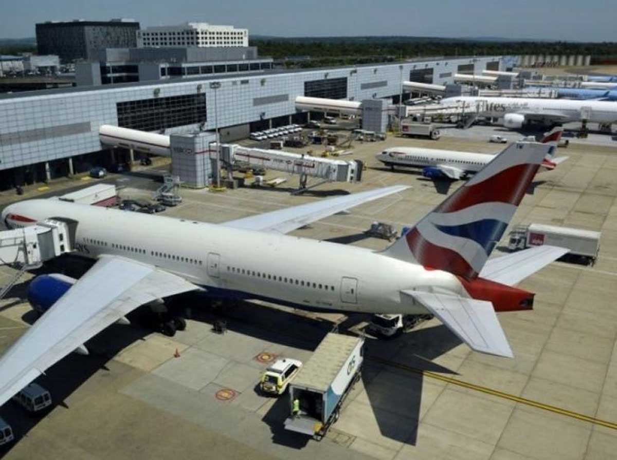 У Британії заарештували стюардесу за те, що вона була п'яною під час польоту