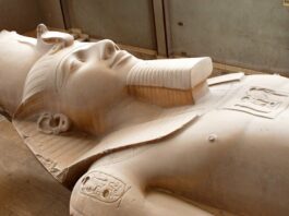 В Єгипті троє осіб намагалися вкрасти 10-тонну статую фараона Рамзеса II