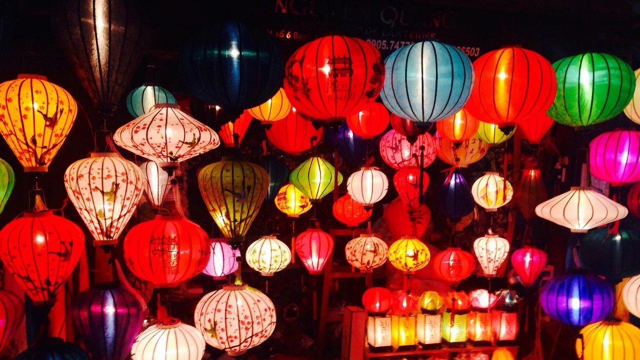 У Китаї стартував найбільший фестиваль ліхтариків
