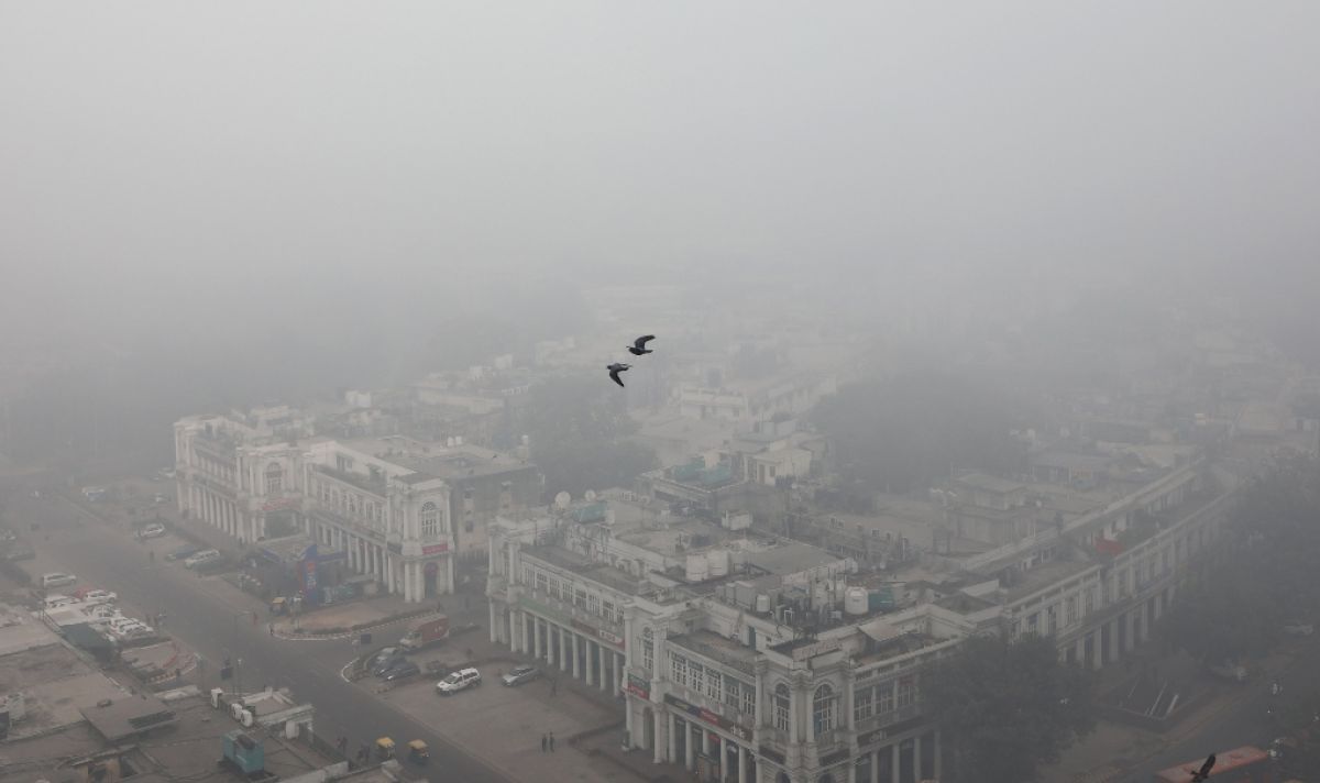 Густий туман накрив Делі і затримав десятки рейсів