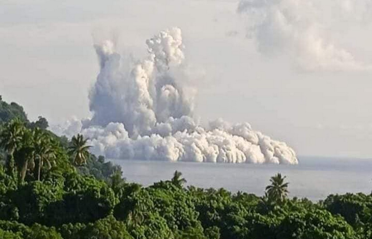 У Тихому океані почав вивергатися підводний вулкан, можливі цунамі