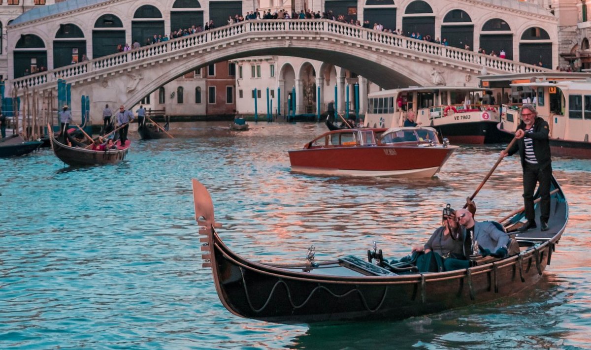 У Венеції туристи викрали гондолу. Тепер на них чекає штраф у 15 000 євро