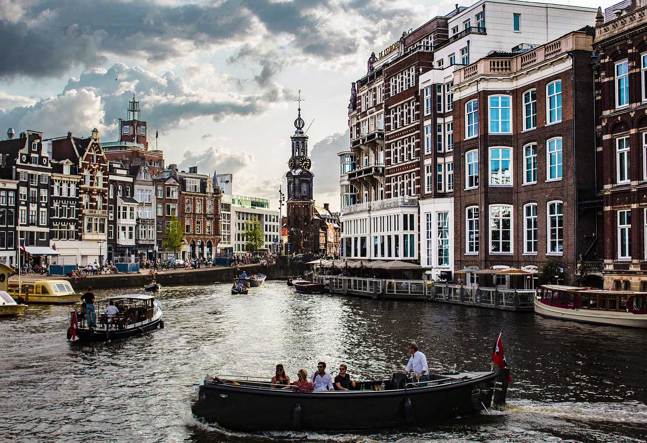 Амстердам запровадить заборону на туристичні автобуси в центрі міста
