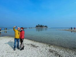 Зимова посуха в Італії відкрила приховану дорогу на один із островів на знаменитому озері Гарда