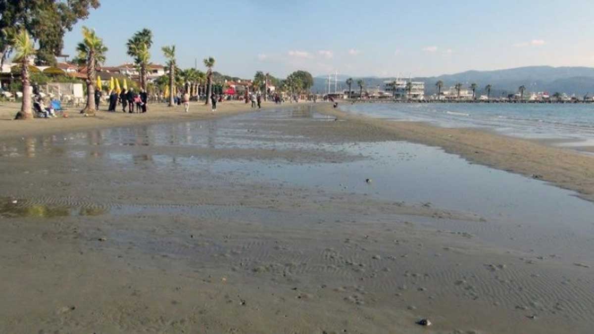50-метровий відлив моря налякав туристів у Туреччині