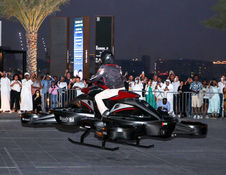 Abu Dhabi police switched to flying motorcycles