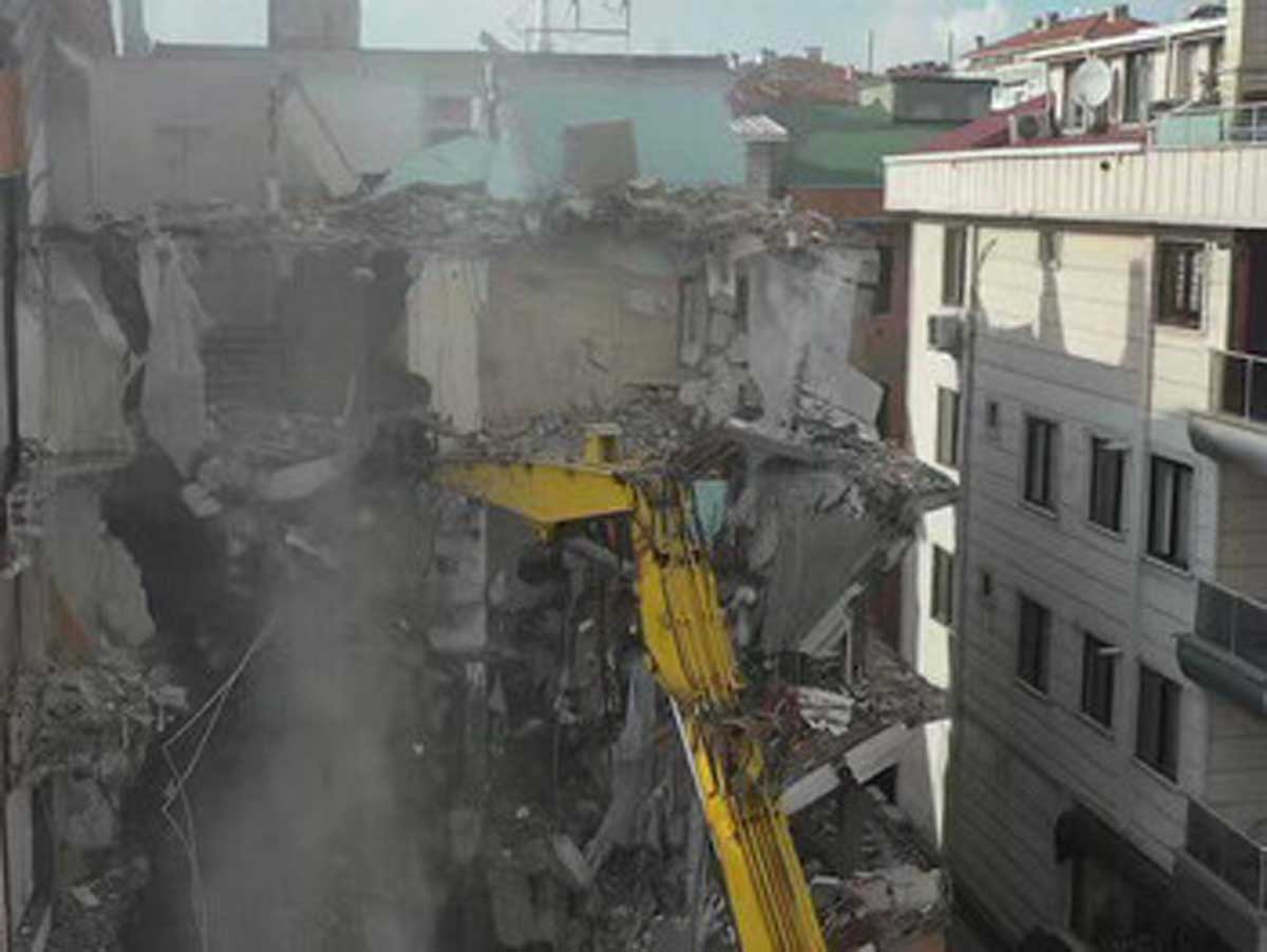 У Стамбулі почали зносити будівлі, які здатні обрушитися під час землетрусу