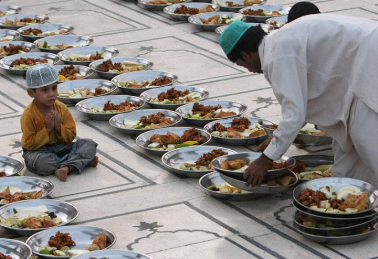 Експерти розповіли, яких правил повинні дотримуватися туристи під час Рамадану