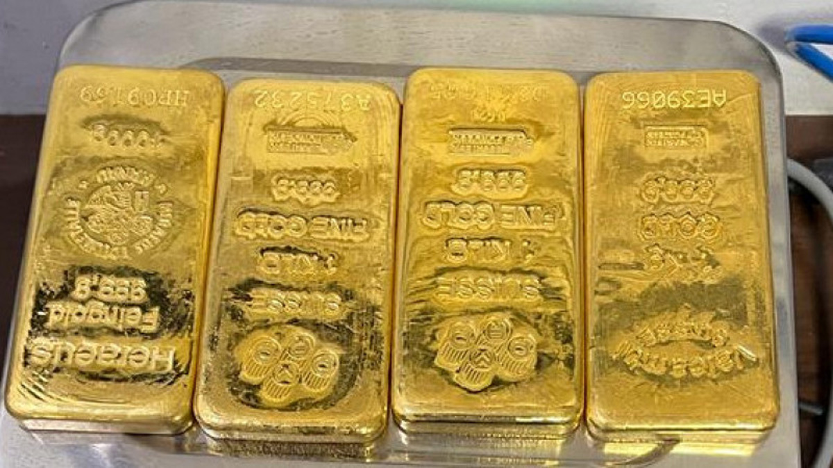 Зливки золота знайшли в туалеті літака, що летів із ОАЕ