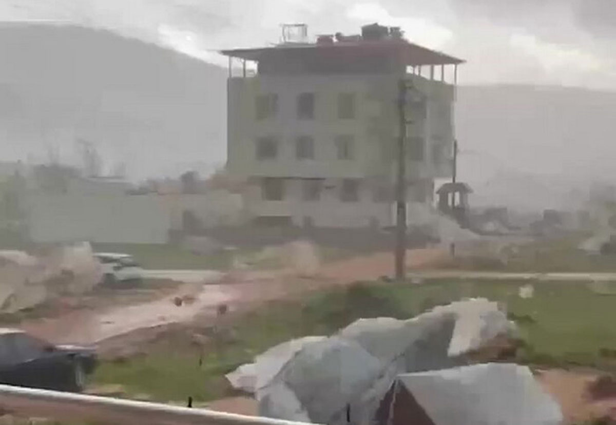 У Туреччині ураган зніс табір постраждалих від землетрусу