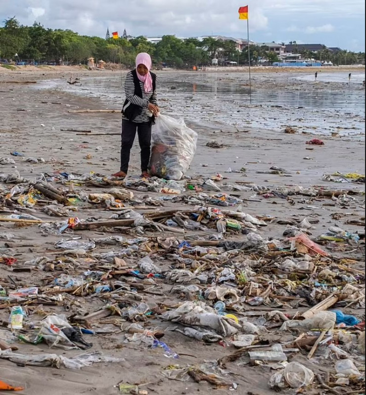 Bottles, bags, and tractors: Tourists drown another popular beach in garbage