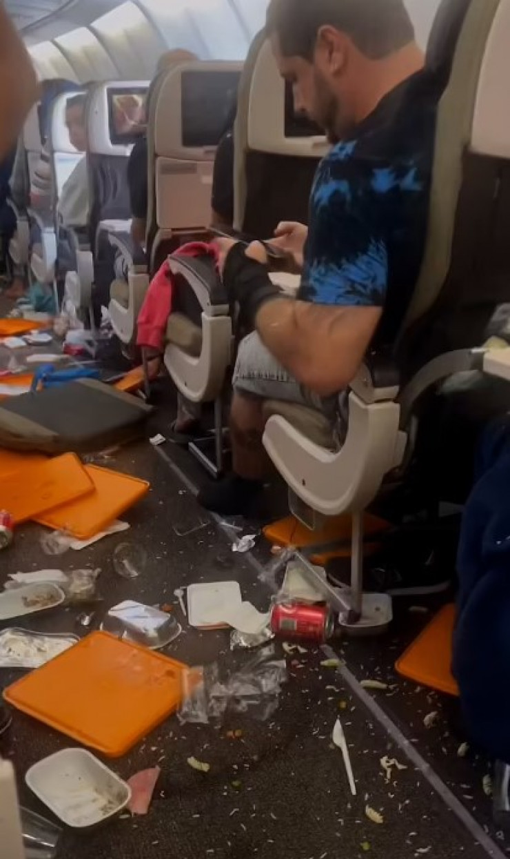 The baby hit the ceiling: the consequences of the powerful turbulence of the flight from Angola to Portugal were caught on video