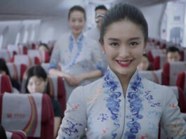 Небо, літак, дівчина: найкрасивіші уніформи стюардес у світі