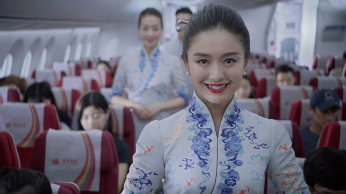 Небо, літак, дівчина: найкрасивіші уніформи стюардес у світі