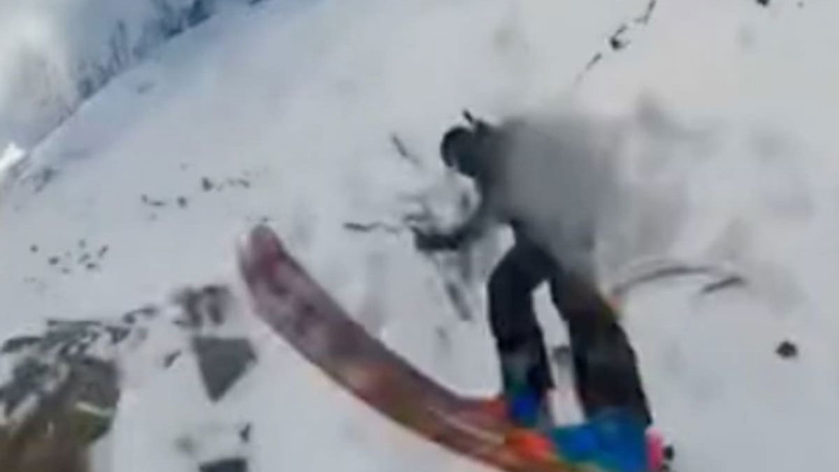 Дивом вижив: турист-лижник зняв на відео своє падіння із 15 метрів