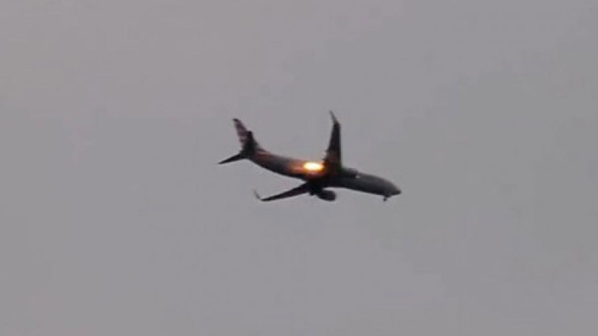 У США пасажир зняв на відео палаючий двигун літака