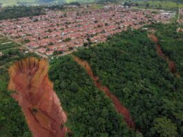 Бразильське місто з населенням 73 000 людей провалюється під землю через вирубку лісів