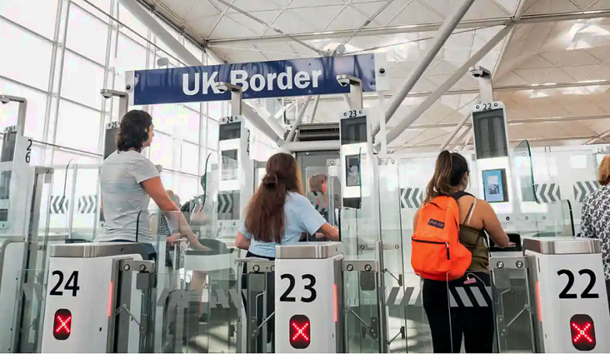 В аеропортах Великобританії стався колапс на паспортному контролі