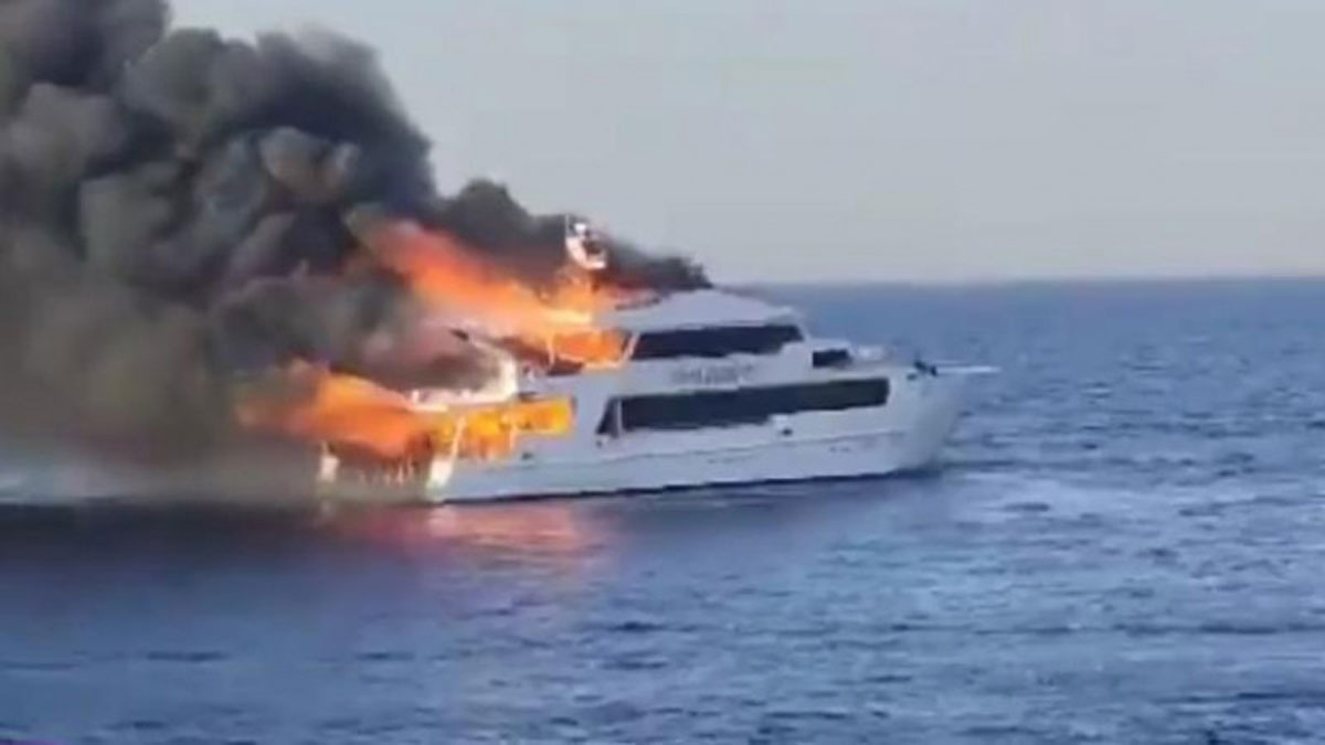 Яхта з туристами спалахнула біля берегів Єгипту в Червоному морі: троє людей зникли безвісти