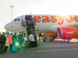 ВІДЕО | Екіпаж easyJet висадив частину пасажирів із літака через зайву вагу