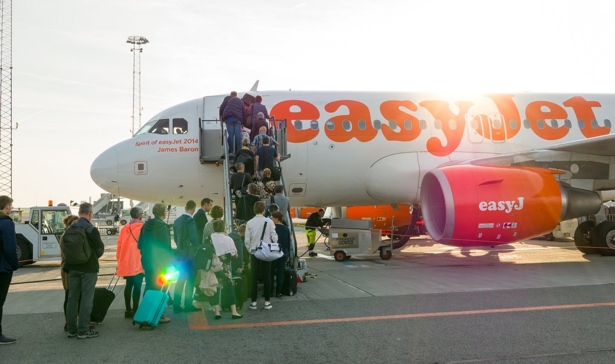 ВІДЕО | Екіпаж easyJet висадив частину пасажирів із літака через зайву вагу