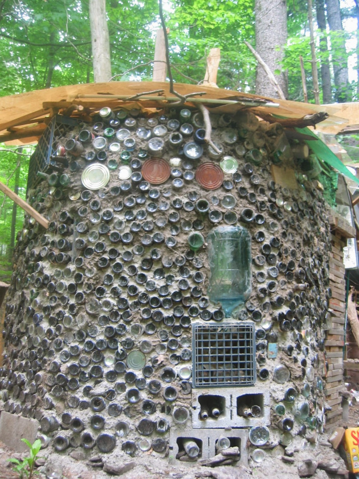 American artist built a “fantastic city” in the forest for tourists