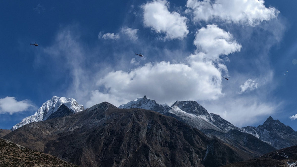 Знайдено тіла туристів, які загинули під час аварії вертольота біля Евересту