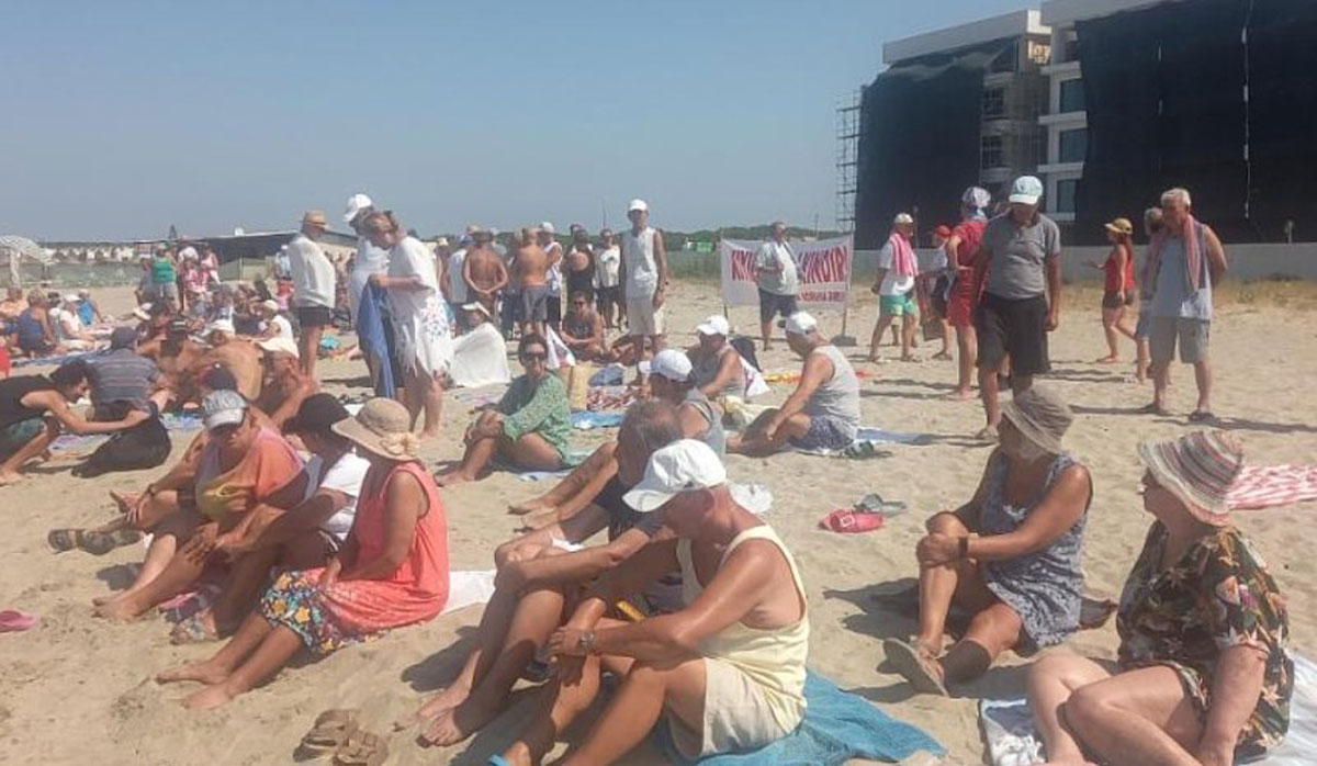 У Туреччині з'явився рух, що закликає зробити пляжі доступними для всіх та звільнити їх від плати