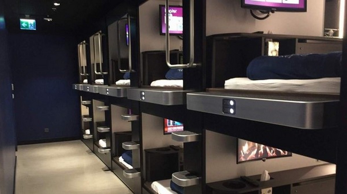 Польський аеропорт вводить спальні капсули для туристів, які хочуть подрімати між рейсами