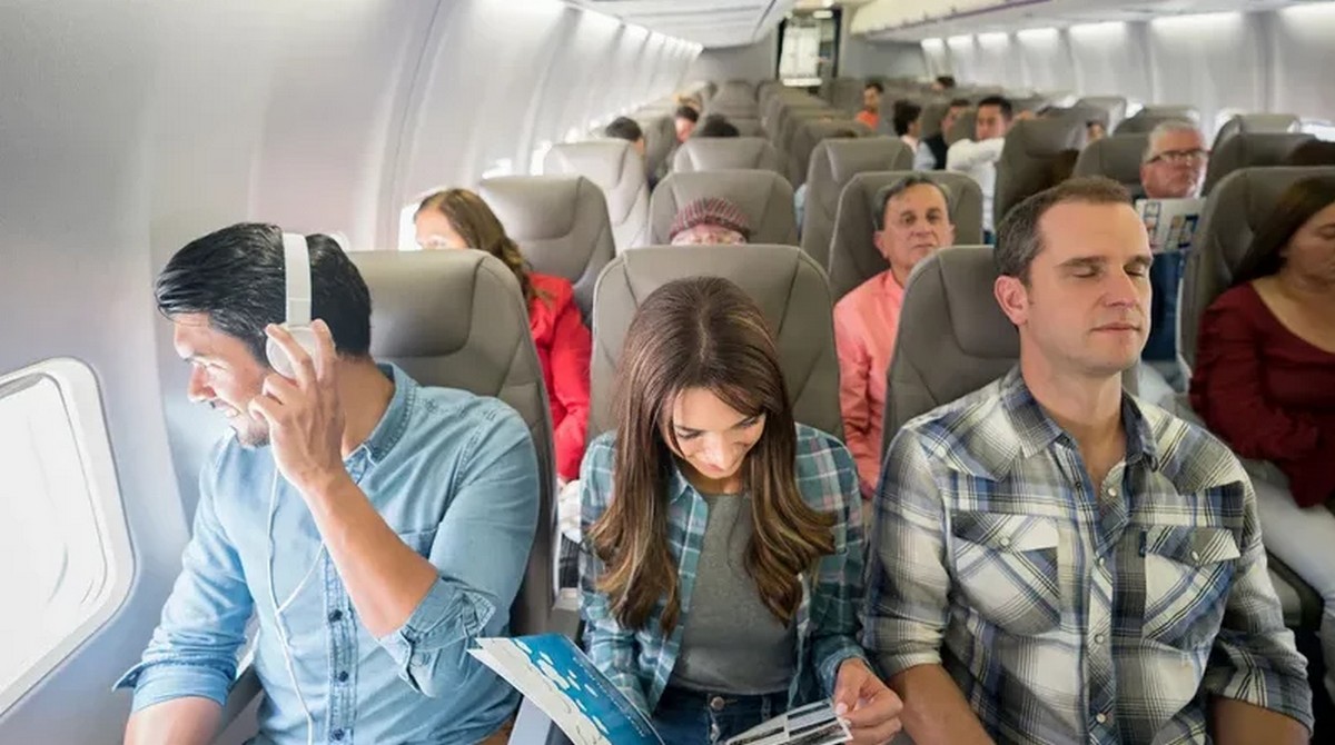 Туристам розповіли, хто не правий у літаку у безглуздих суперечках через сидіння